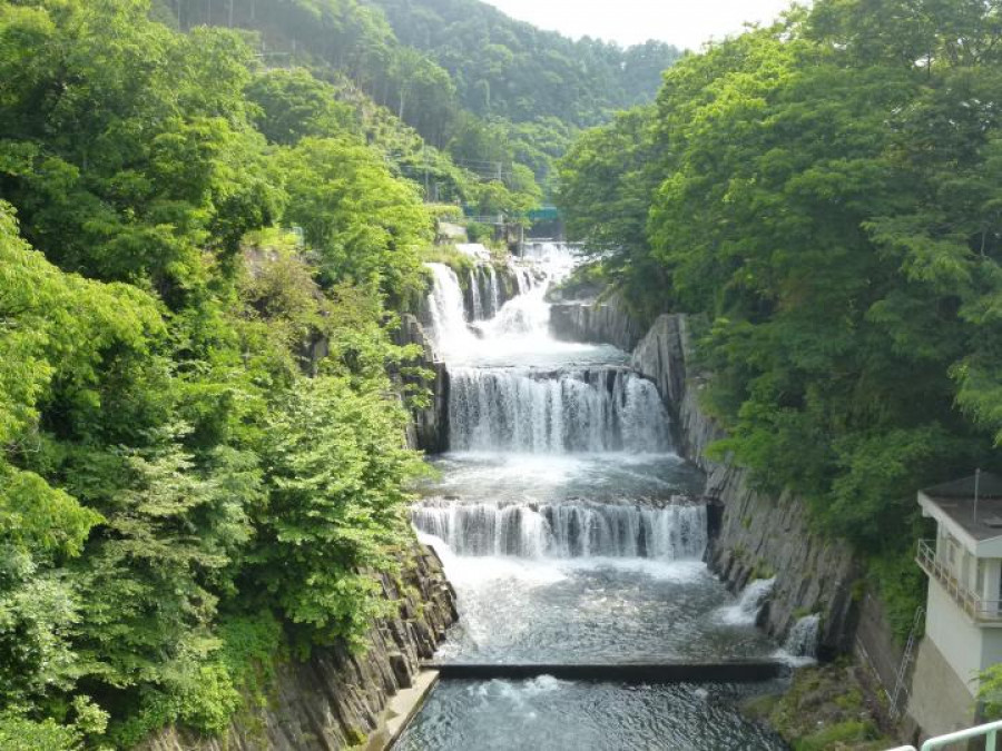 田原の滝ライトアップ